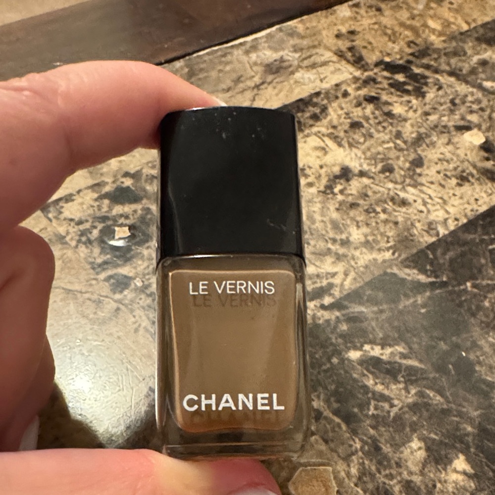 CHANEL Le Vernis Particulière 505 Nail Polish Brown